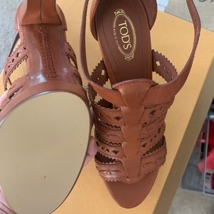 NEW Tod’s Tacco 105 Forature Platform Heels